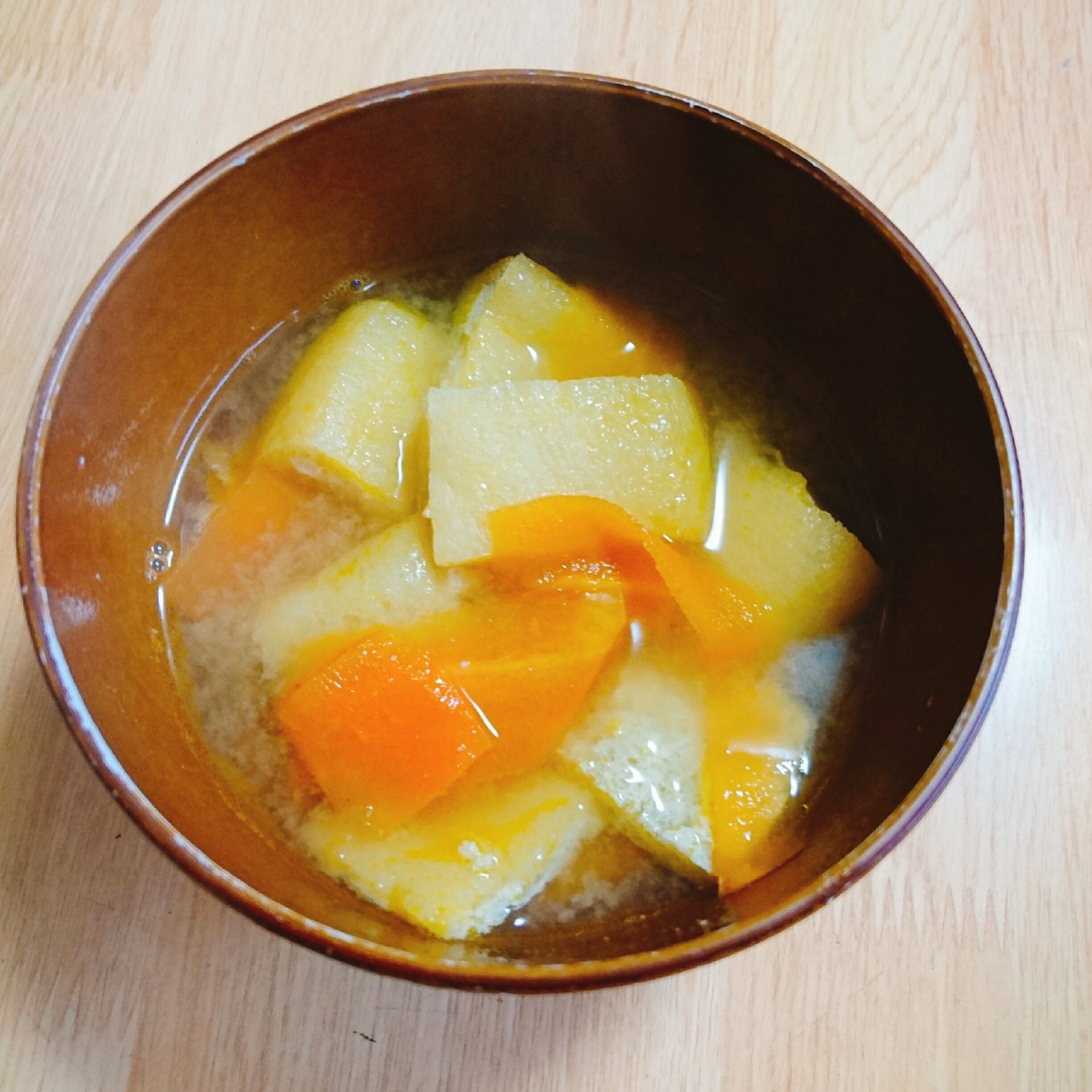 ひらひらニンジンと油揚げのお味噌汁