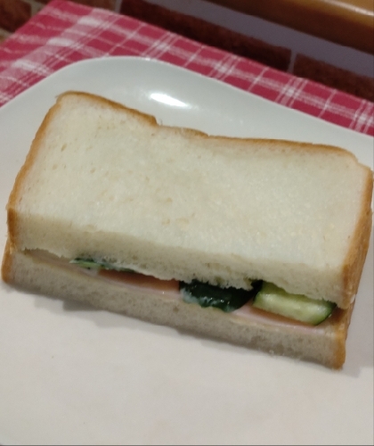 こんにちは(^-^)
サンドイッチお昼に作りました♪
シンプルだけど素材の味がしっかり出ておいしかったです。レシピごちそうさまでした♡