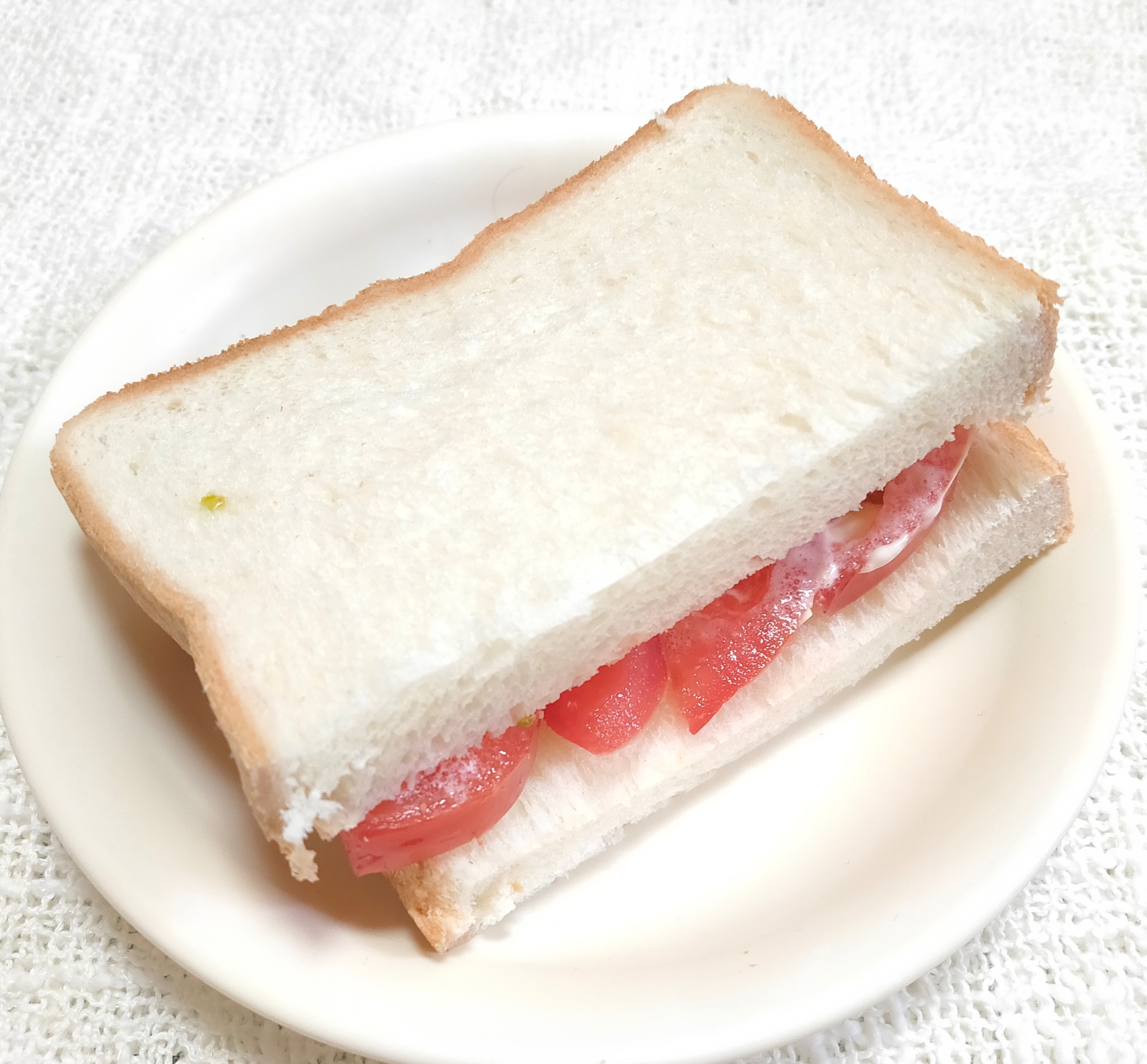 トマトと大葉のサンドイッチ