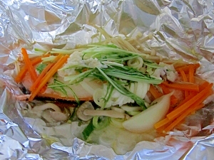 塩麹風味野菜たっぷり鮭のホイル焼き