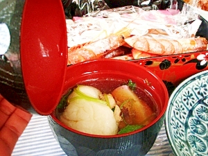 旨味がたっぷり 透明な鶏だしのお雑煮 レシピ 作り方 By みたらしたまご 楽天レシピ 旨味がたっぷり 透明な鶏だしのお雑煮 レシピ 作り方 By みたらしたまご 楽天レシピ