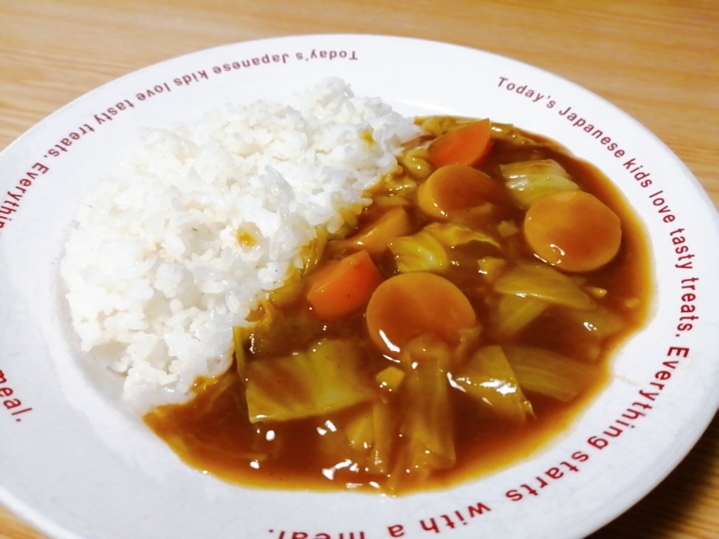 キャベツと魚肉ソーセージ入りのカレー