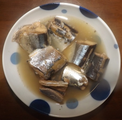 スーパーで切れているサンマがあったので購入をして作りました。酢と水だけなんて驚きました。