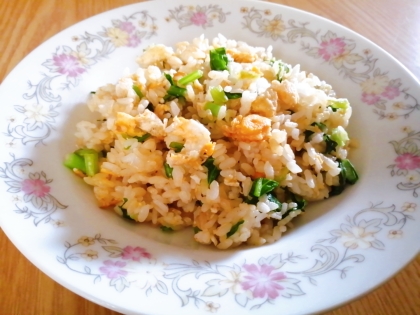 カブの葉と鶏そぼろのチャーハン