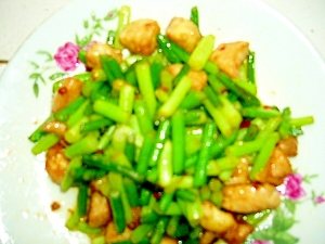 鶏肉と大蒜の芽の豆板醤炒め