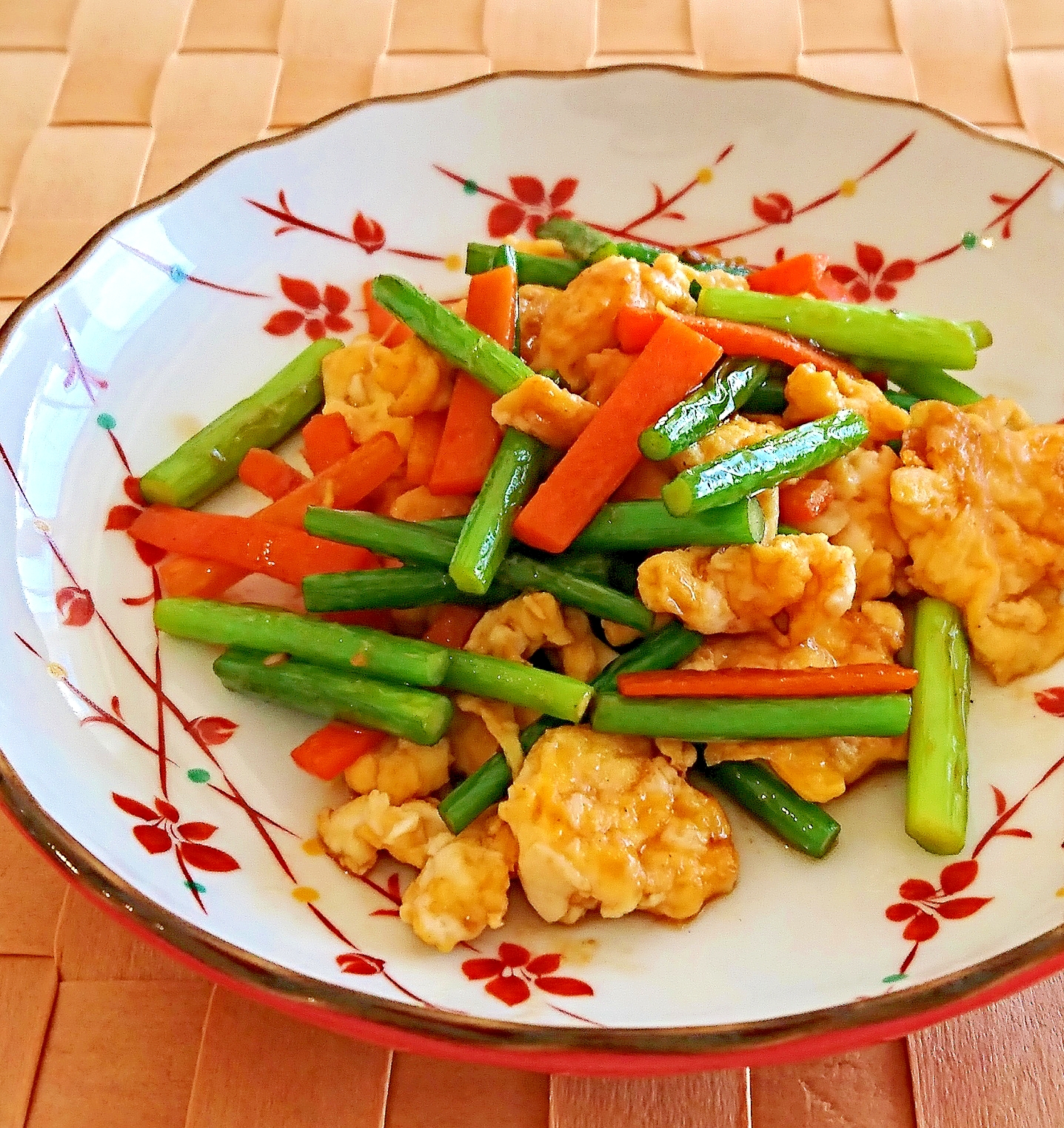 にんにくの芽と人参の卵炒め　焼肉のたれ味