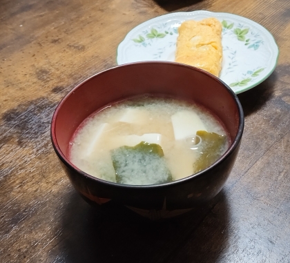 ワカメと豆腐の味噌汁