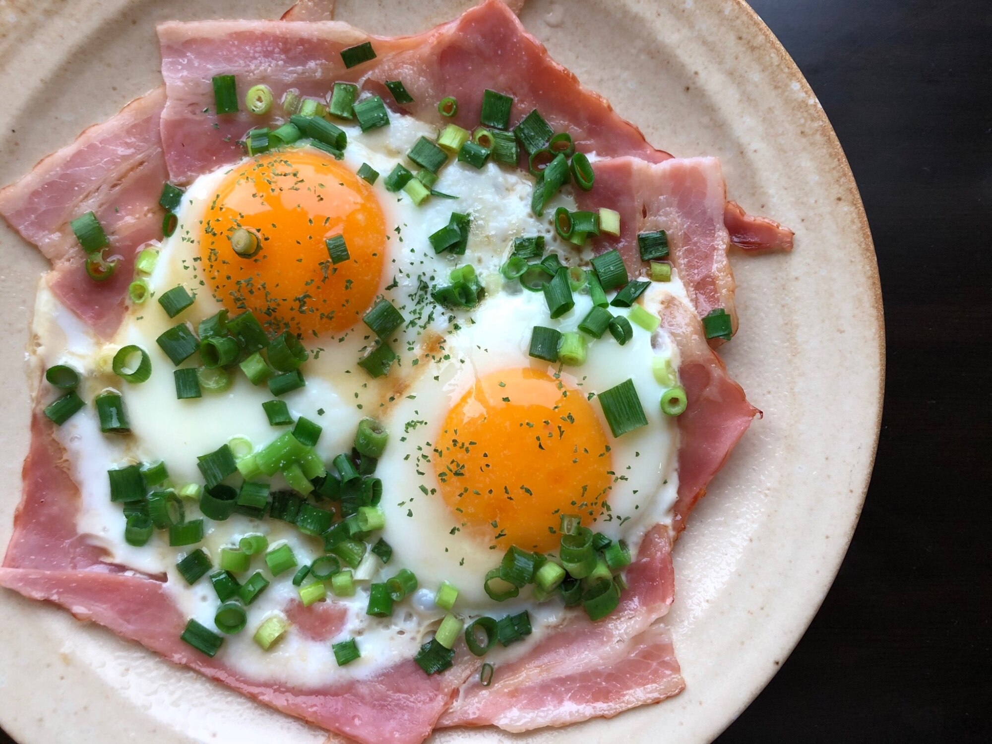 目玉焼き。の、ネギ塩ポン酢ベーコンエッグ レシピ・作り方 by Mats29