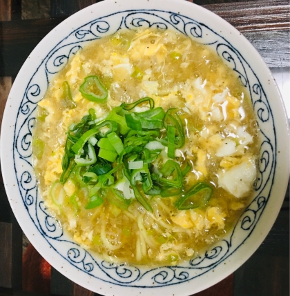 袋ラーメンで作るトマトと卵の酸辣湯麺