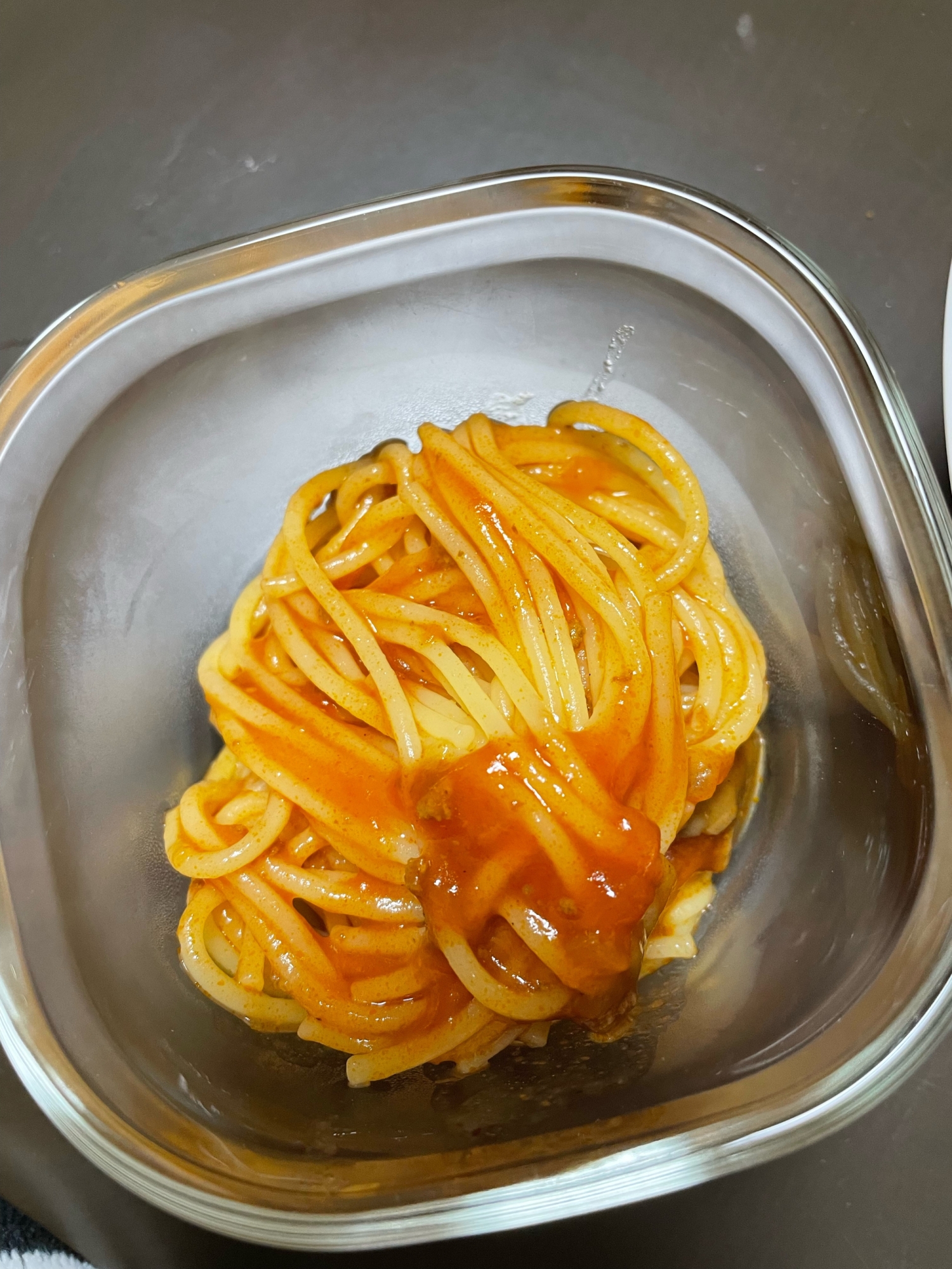 鶏肉とケチャップのパスタ