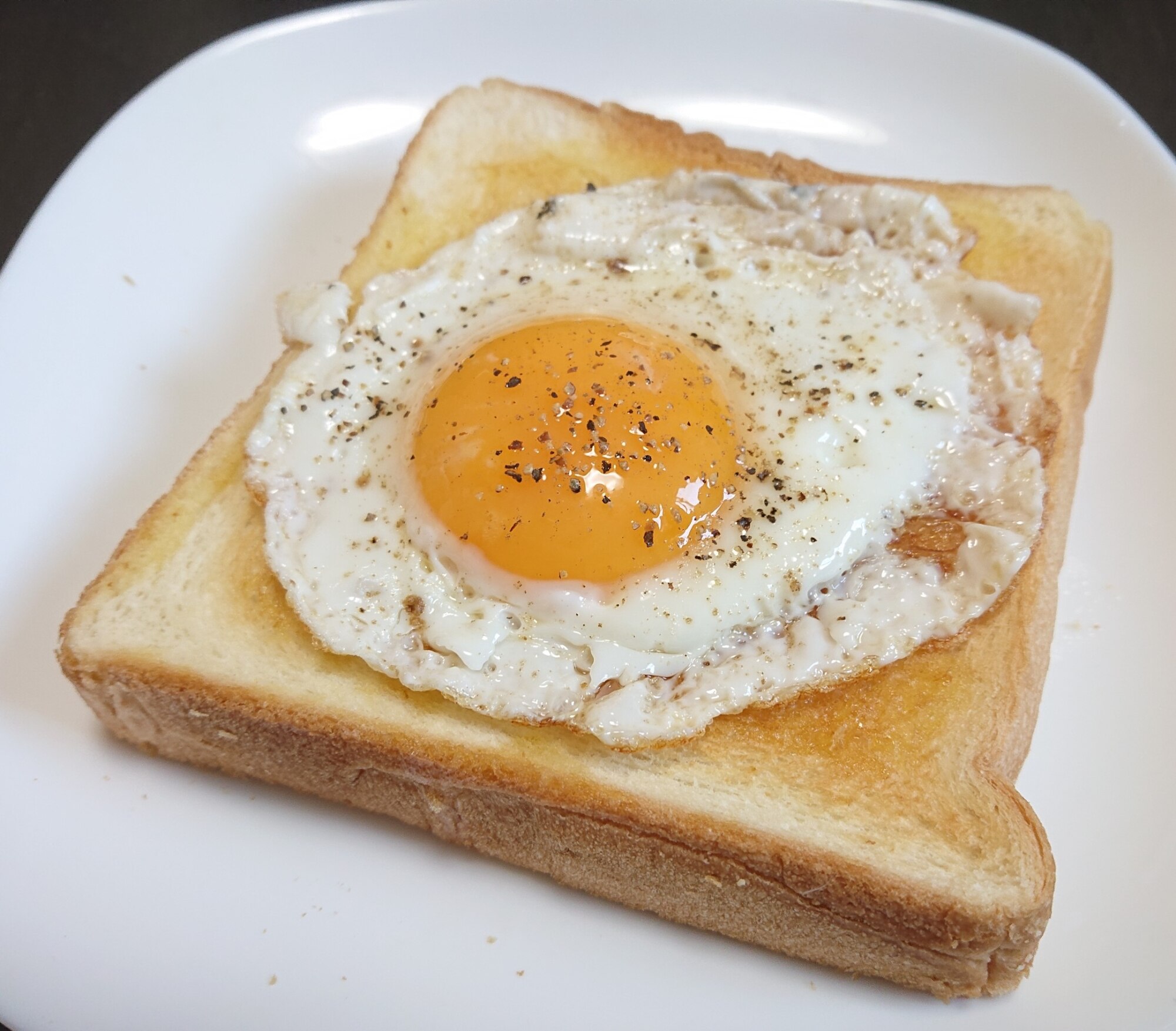目玉焼き☆ 黄身が生の目玉焼きトースト レシピ・作り方 by うさ山 - 楽天レシピ
