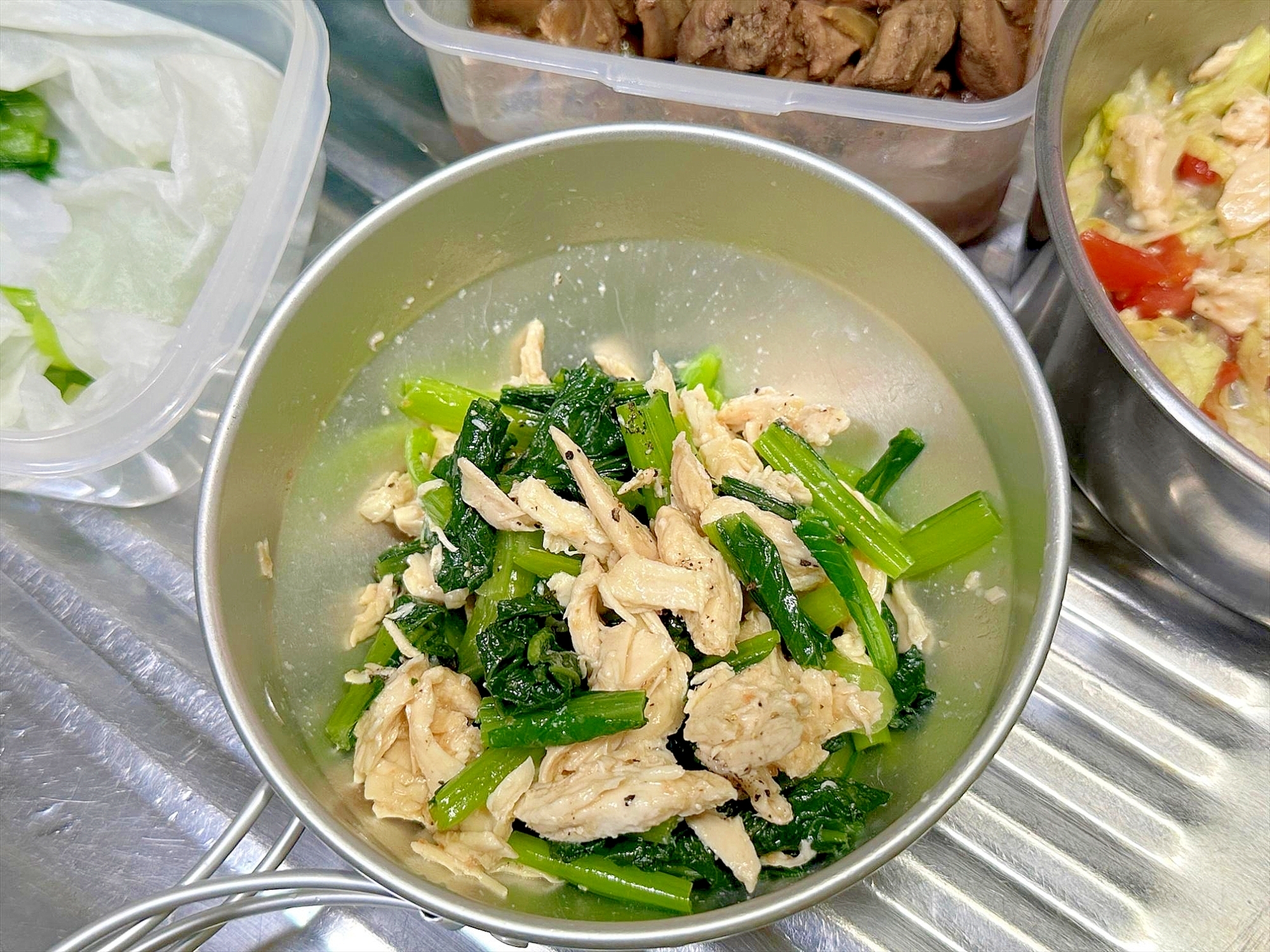 ドレ漬けチンチキンと小松菜で作り置きの冷たい小鉢♪