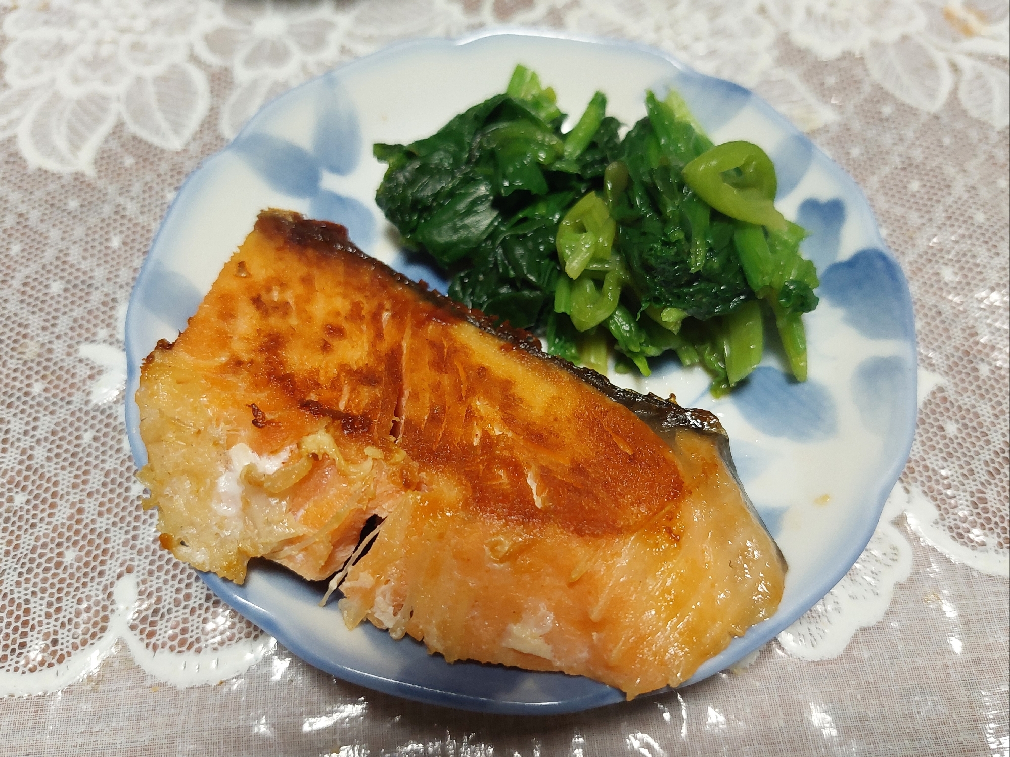 塩鮭とほうれん草のお浸し