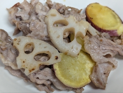 豚こま・れんこん・さつまいもの炒め物
