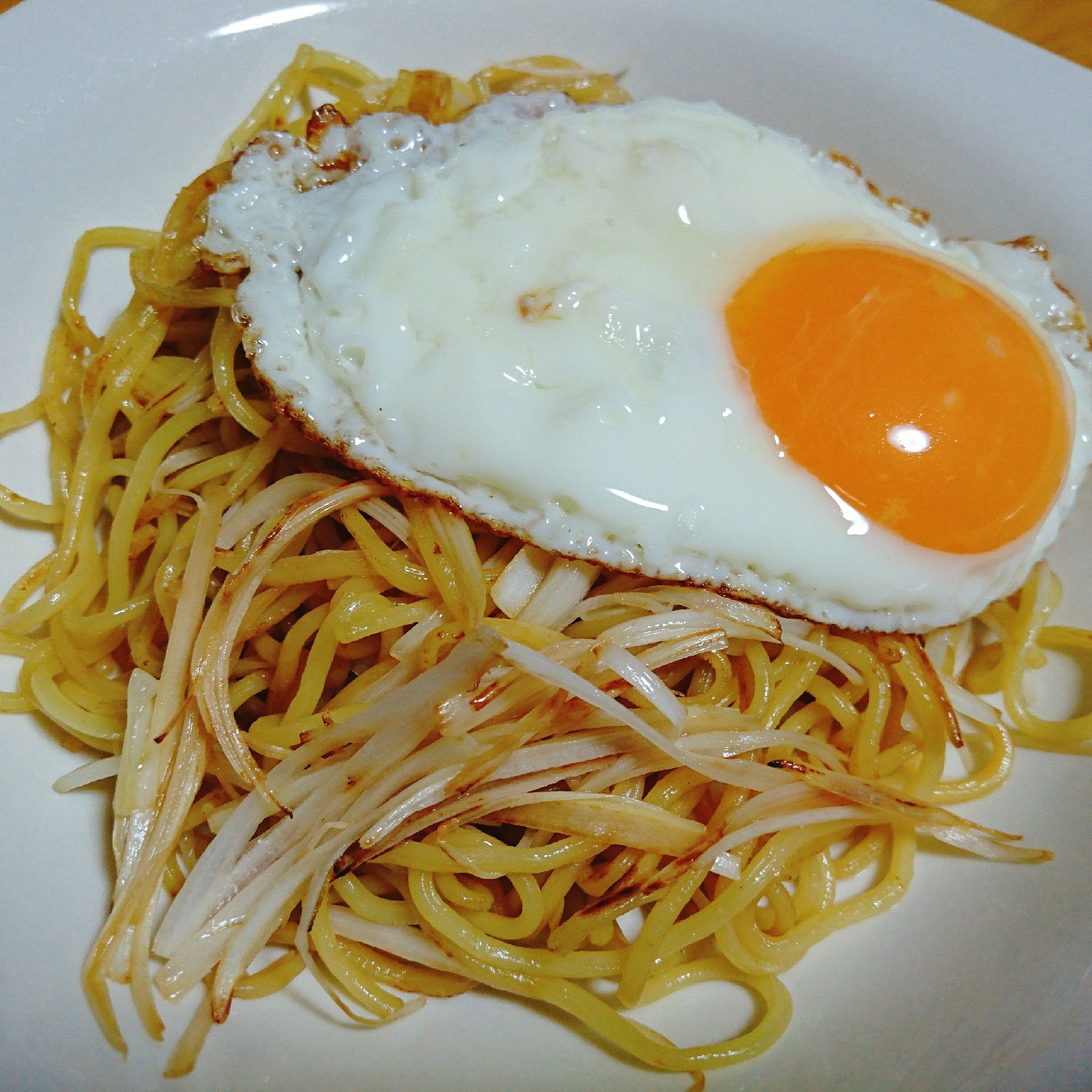 シャキシャキネギと半熟卵の焼きそば