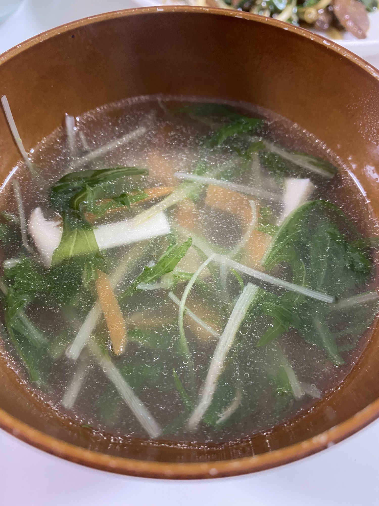 水菜・エリンギ・人参の中華スープ