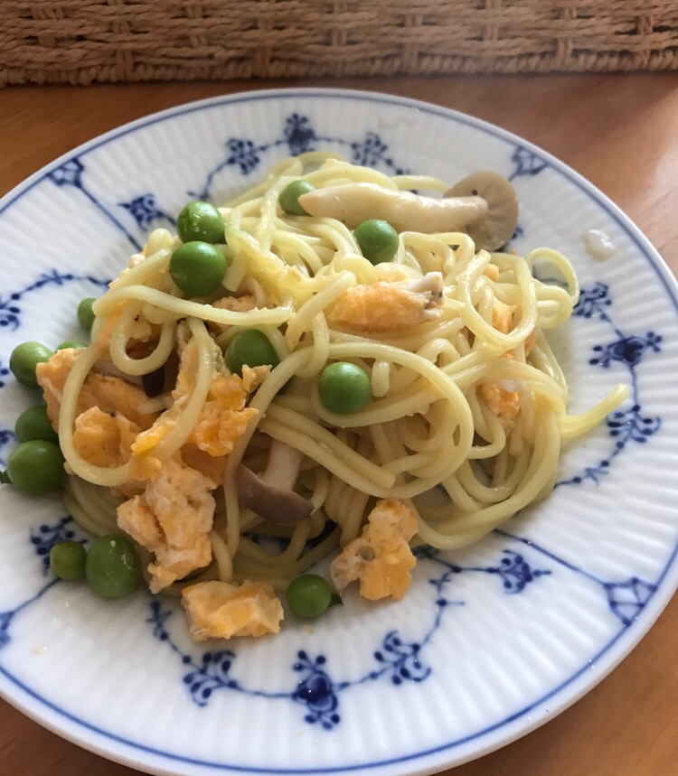 しめじと炒り卵、グリンピースの塩焼きそば