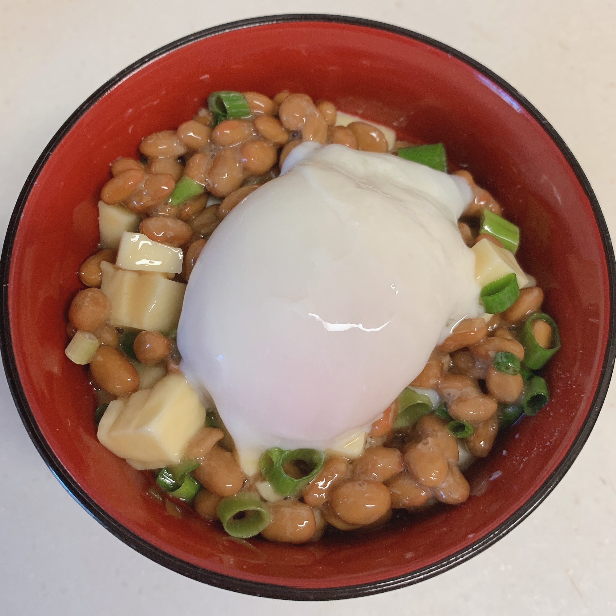 チーズ納豆と温泉卵のせ丼