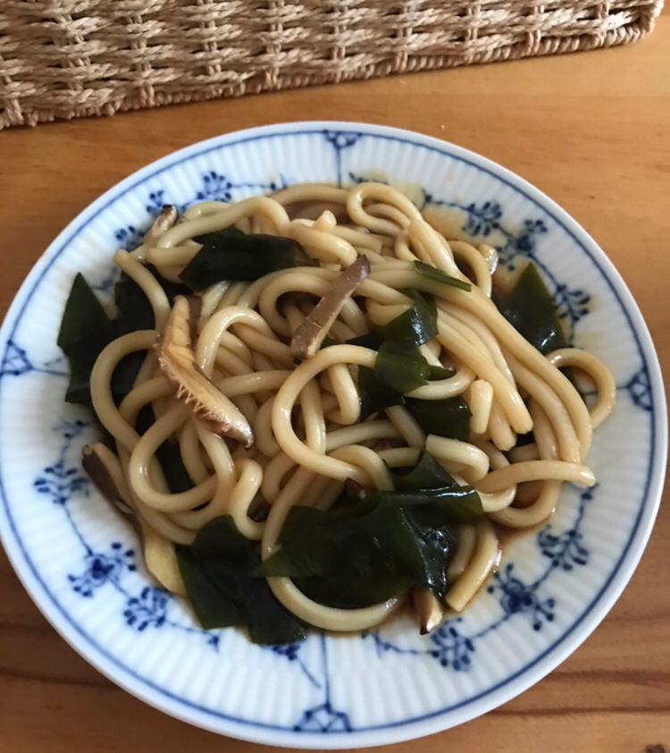 アワビたけとワカメのソース焼きそば