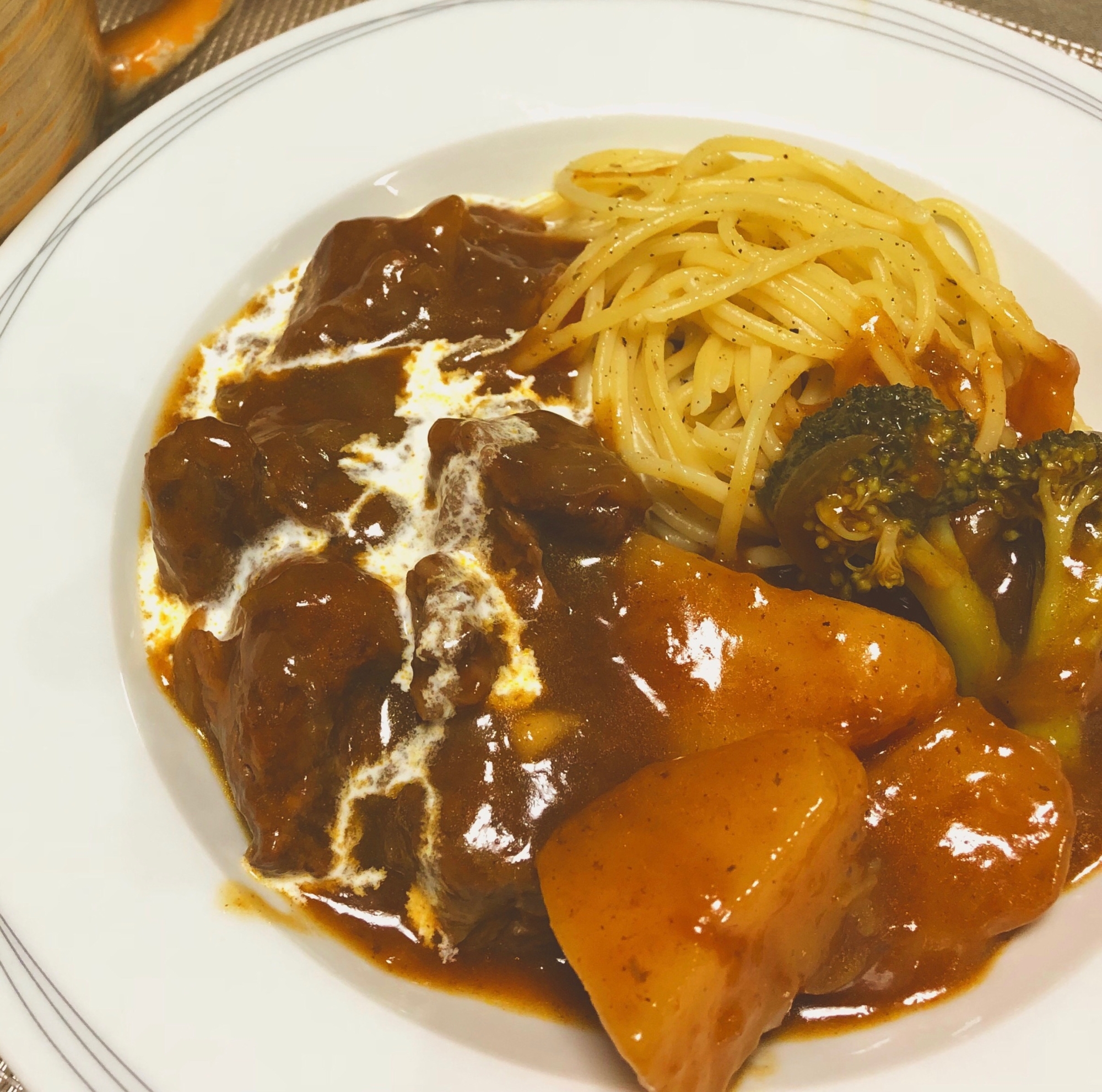 お店顔負け！炊飯器でホロホロ⭐️ビーフシチュー