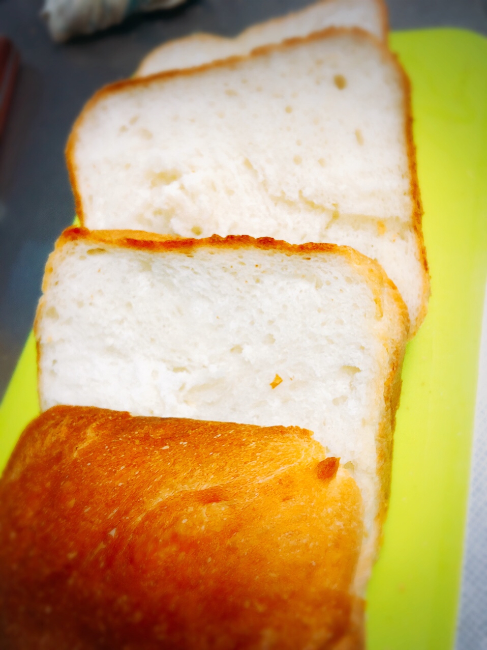 早焼きもOK!材料入れるだけの甘めの食パン