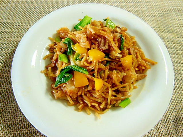 黄パプリカと小松菜の焼きそば♪