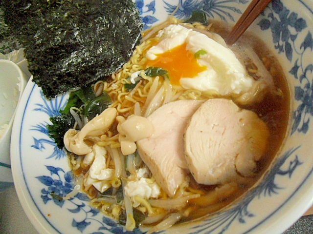 鶏ハムと野菜のラーメン