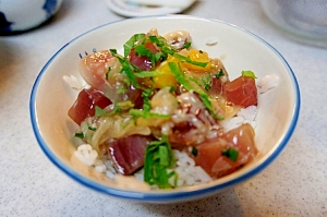 パパっと美味しい野菜とお刺身の丼ぶり