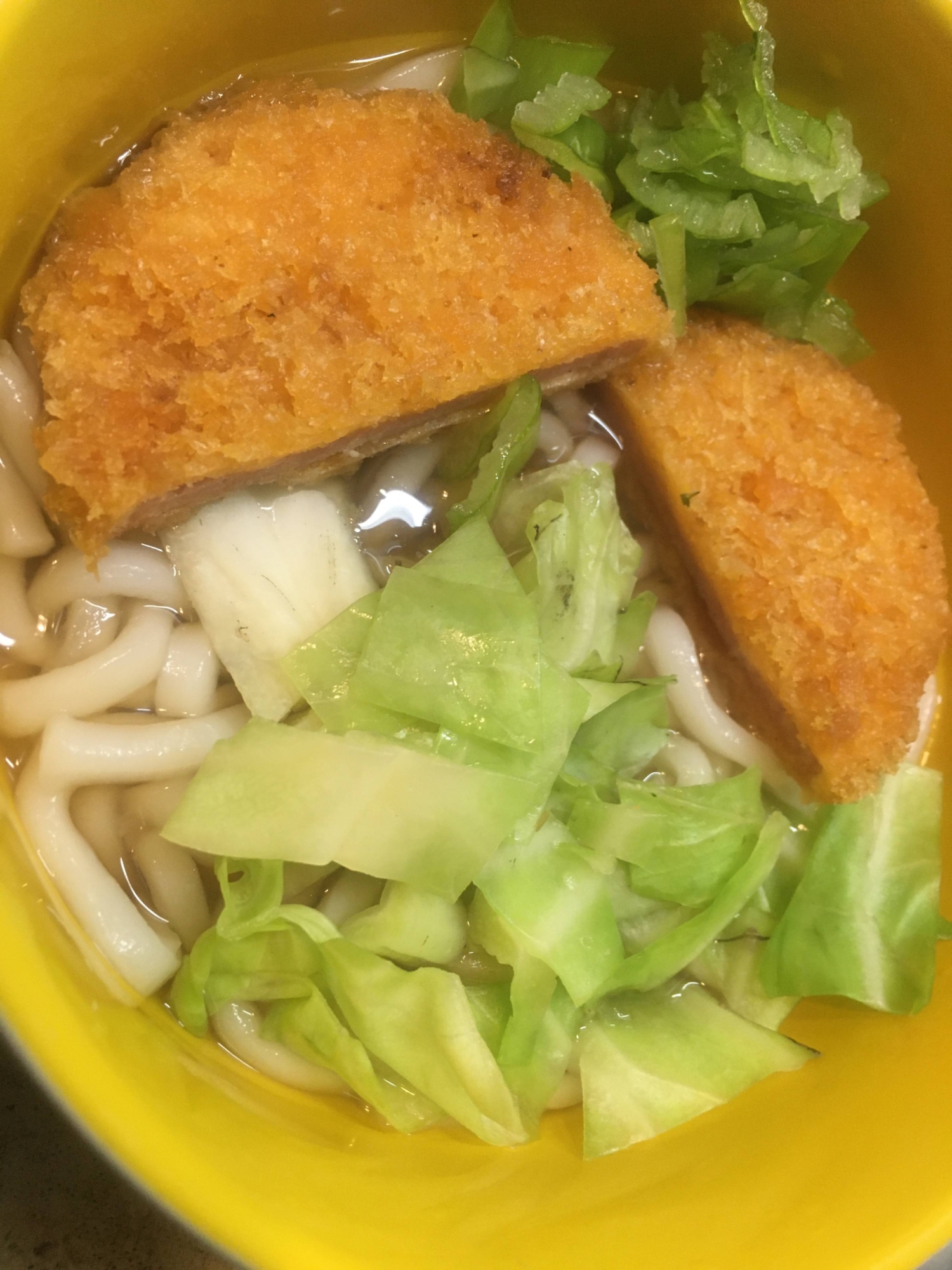 キャベツとハムカツのかけうどん