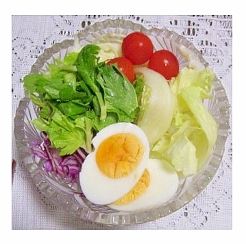 ゆでたまごのサラダ（セロリ・紫キャベツetc..）