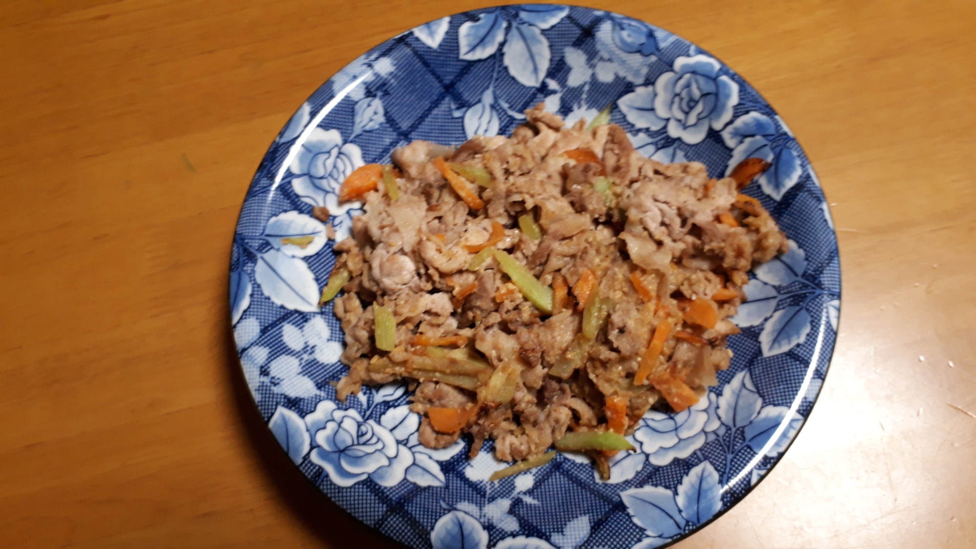 豚肉とブロッコリーの茎のごま味噌炒め