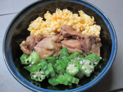 鶏照り焼きの三色丼