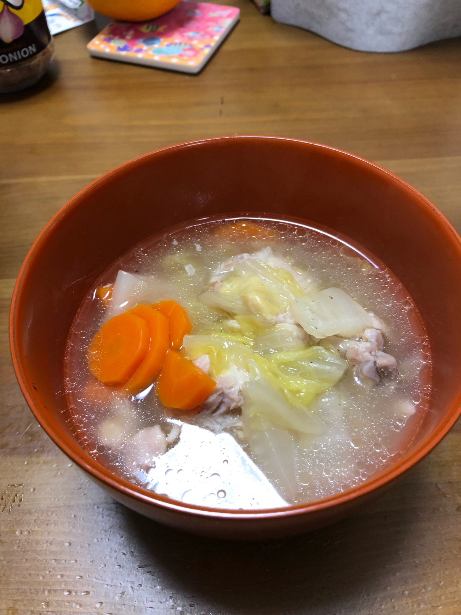 栄養たっぷり！鳥手羽の野菜たっぷりスープ