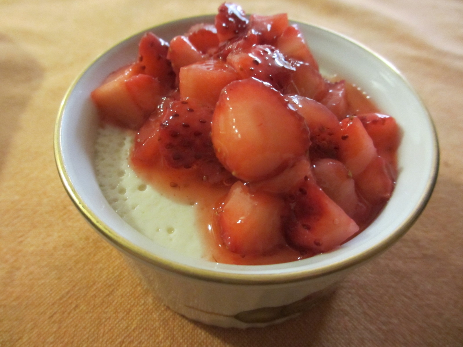 苺ソースのお豆腐ココナッツ寒天