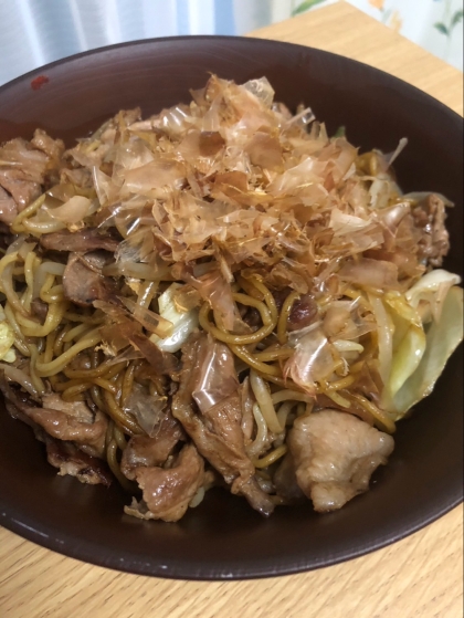 風味が全く変わる！！鰹節と胡麻油焼きそば！！