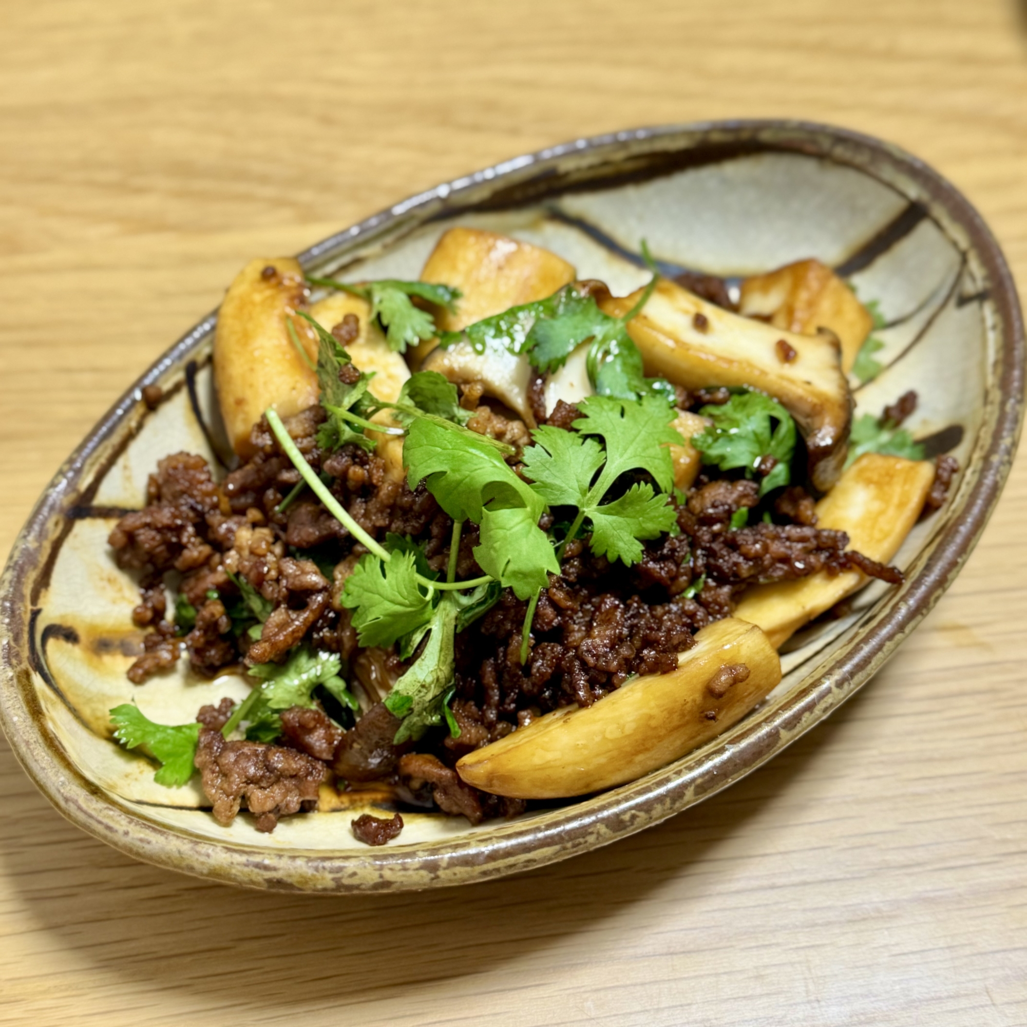 エリンギと豚ひき肉の老抽王炒め