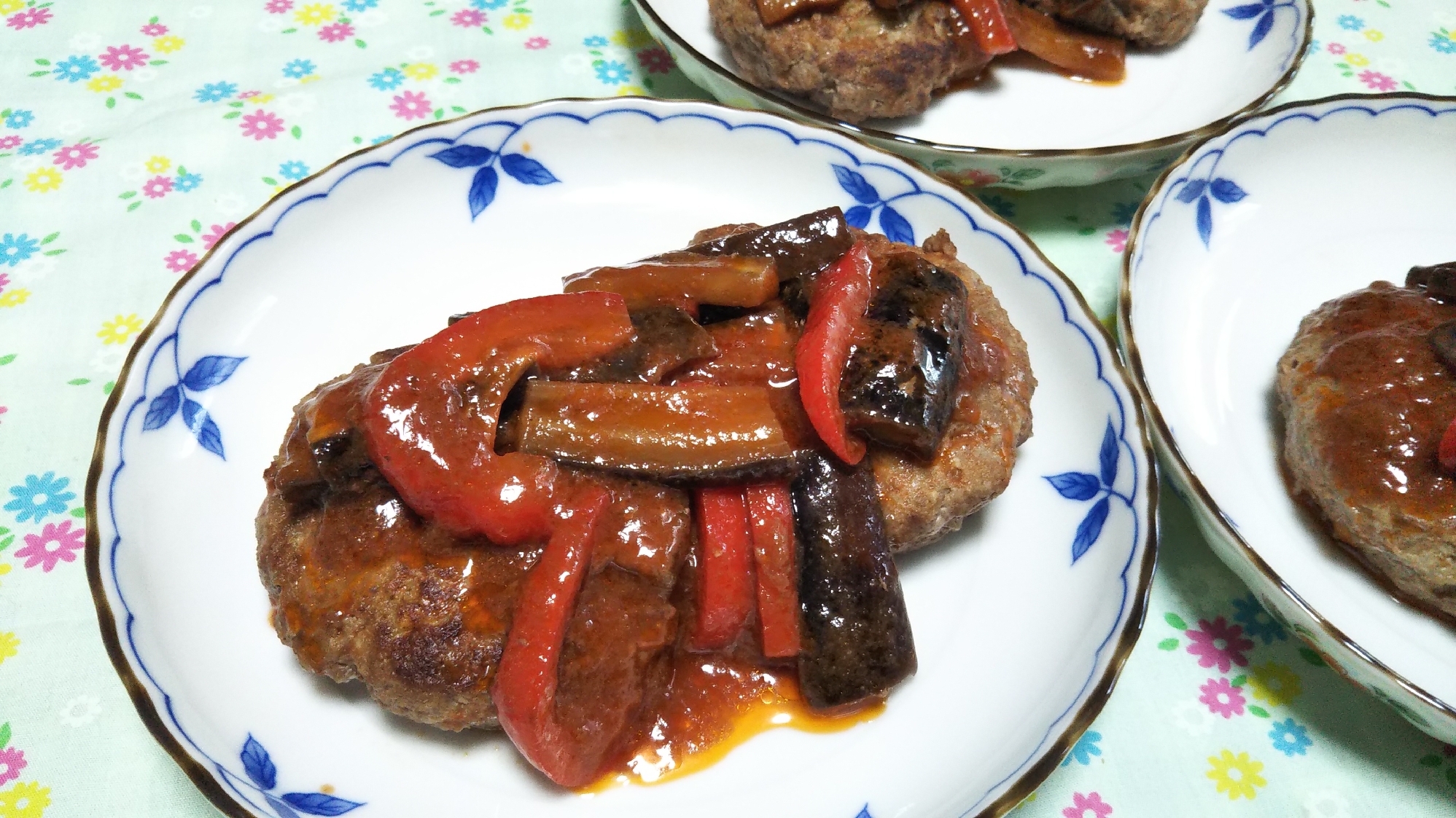 豆腐ハンバーグの茄子とパプリカの煮込み☆