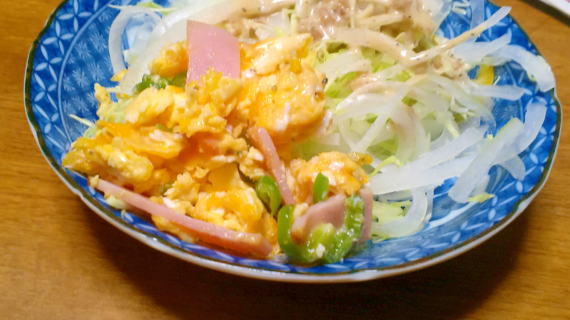 簡単お弁当♪ハムとピーマンのスクランブルエッグ