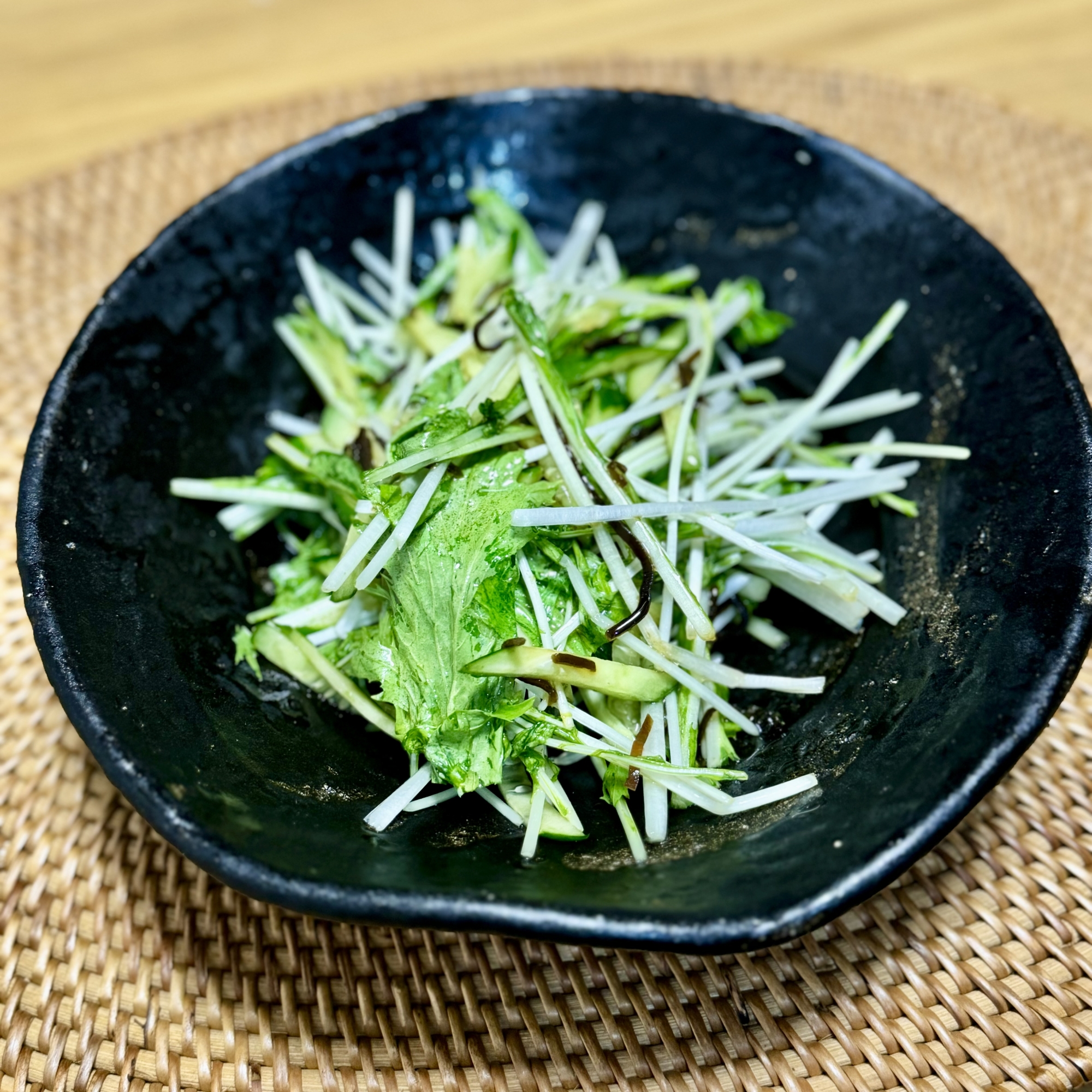 水菜ときゅうりの塩昆布 熱したごま油をかけて