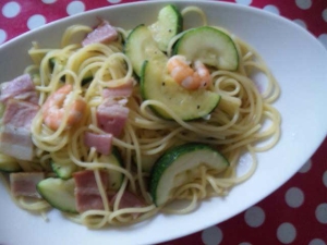 ズッキーニ&海老&ベーコンのパスタ