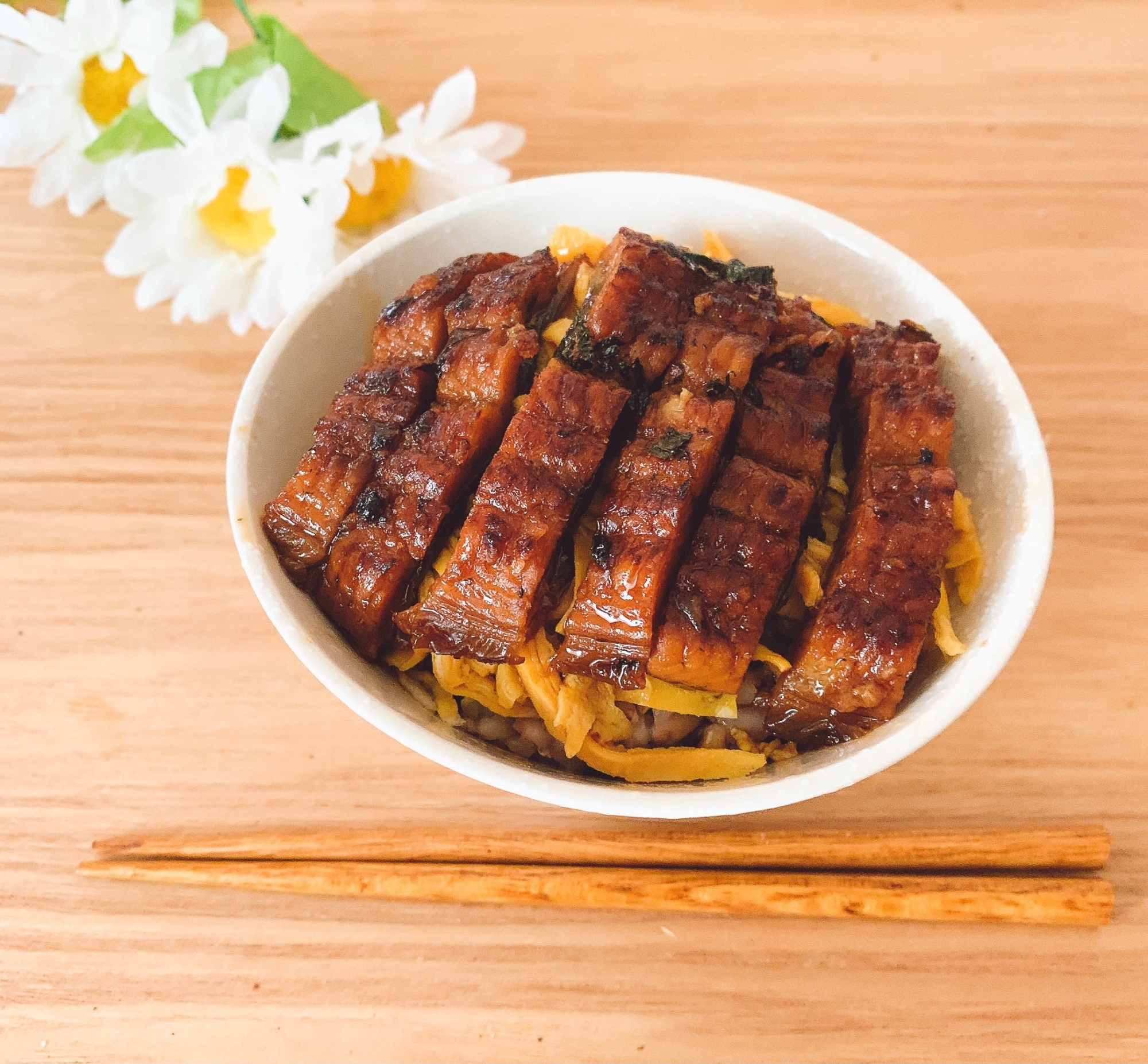 鰻1匹で4人分ꕤうなぎたま丼✧˖°