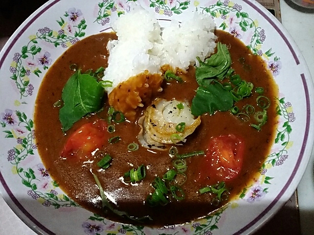 帆立とリーフサラダでパーティーレトルトカレー