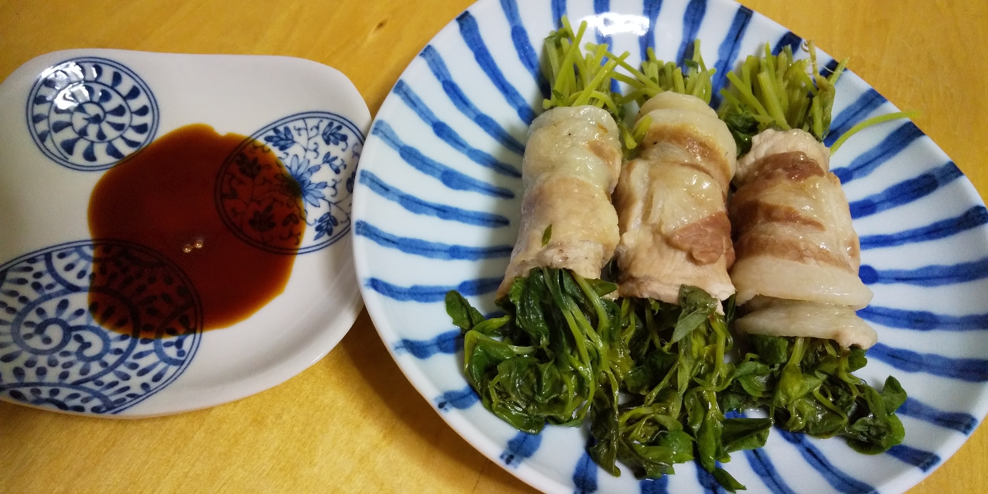 レンちん豆苗肉巻き with ナンプラーソース