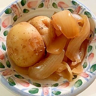 皮付きじゃがいもと玉ねぎの煮物