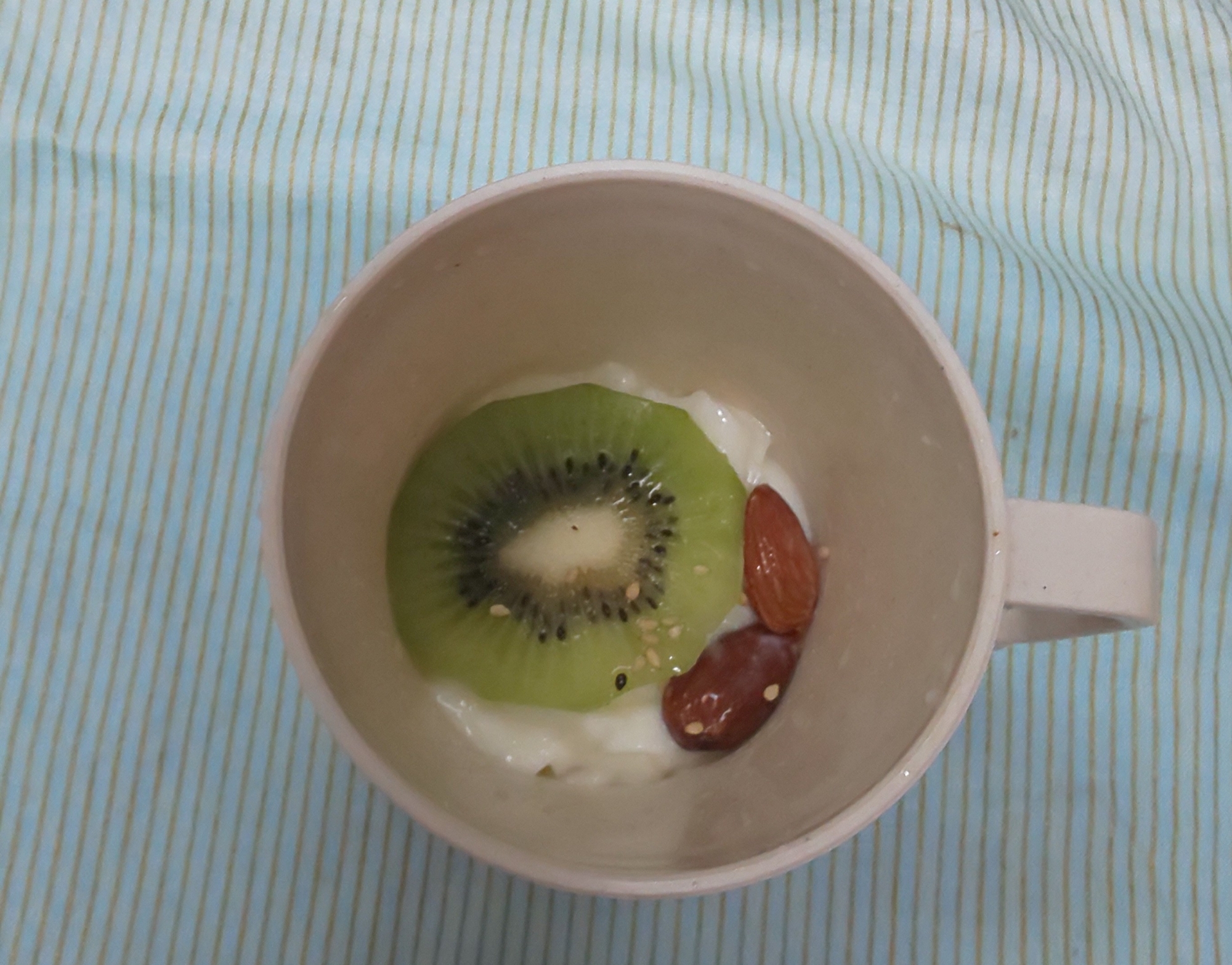 ナッツキウイヨーグルト