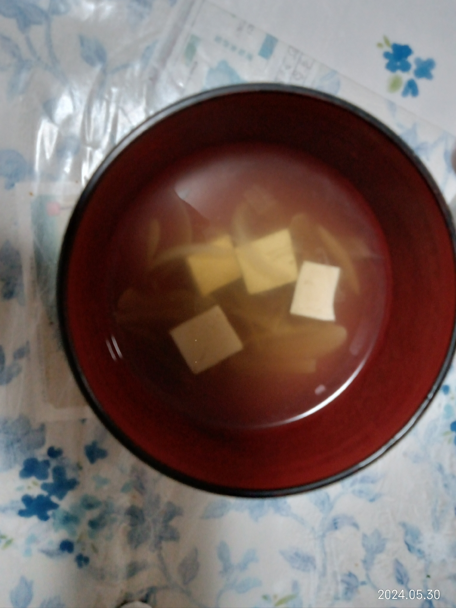 カニカマ・玉ねぎ・豆腐入りの、簡単・お吸い物