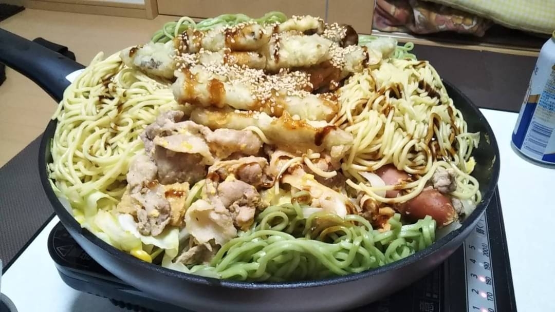 特大野菜たっぷり瓦焼きそば