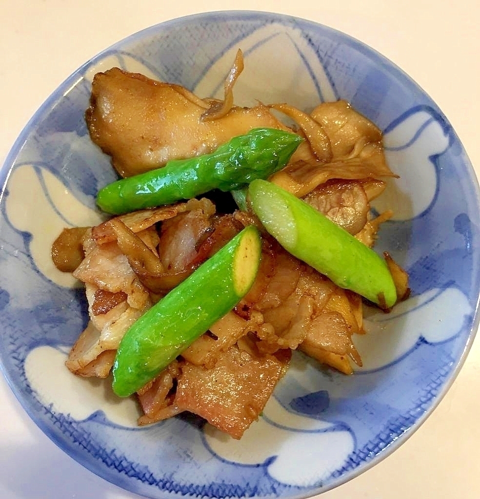 アスパラとベーコンと舞茸のカレー醤油炒め