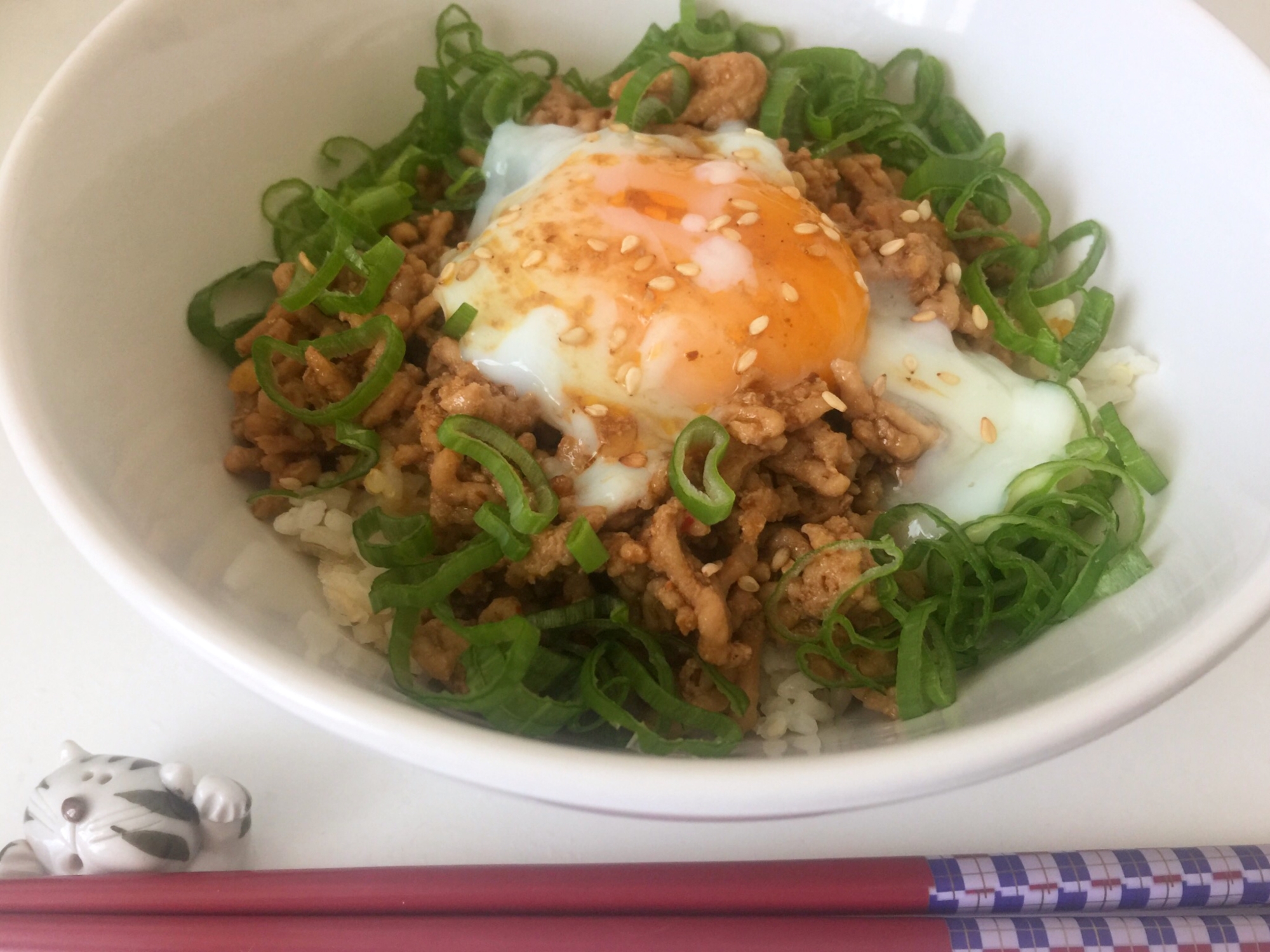 ピリ辛中華風そぼろ丼温玉のせ