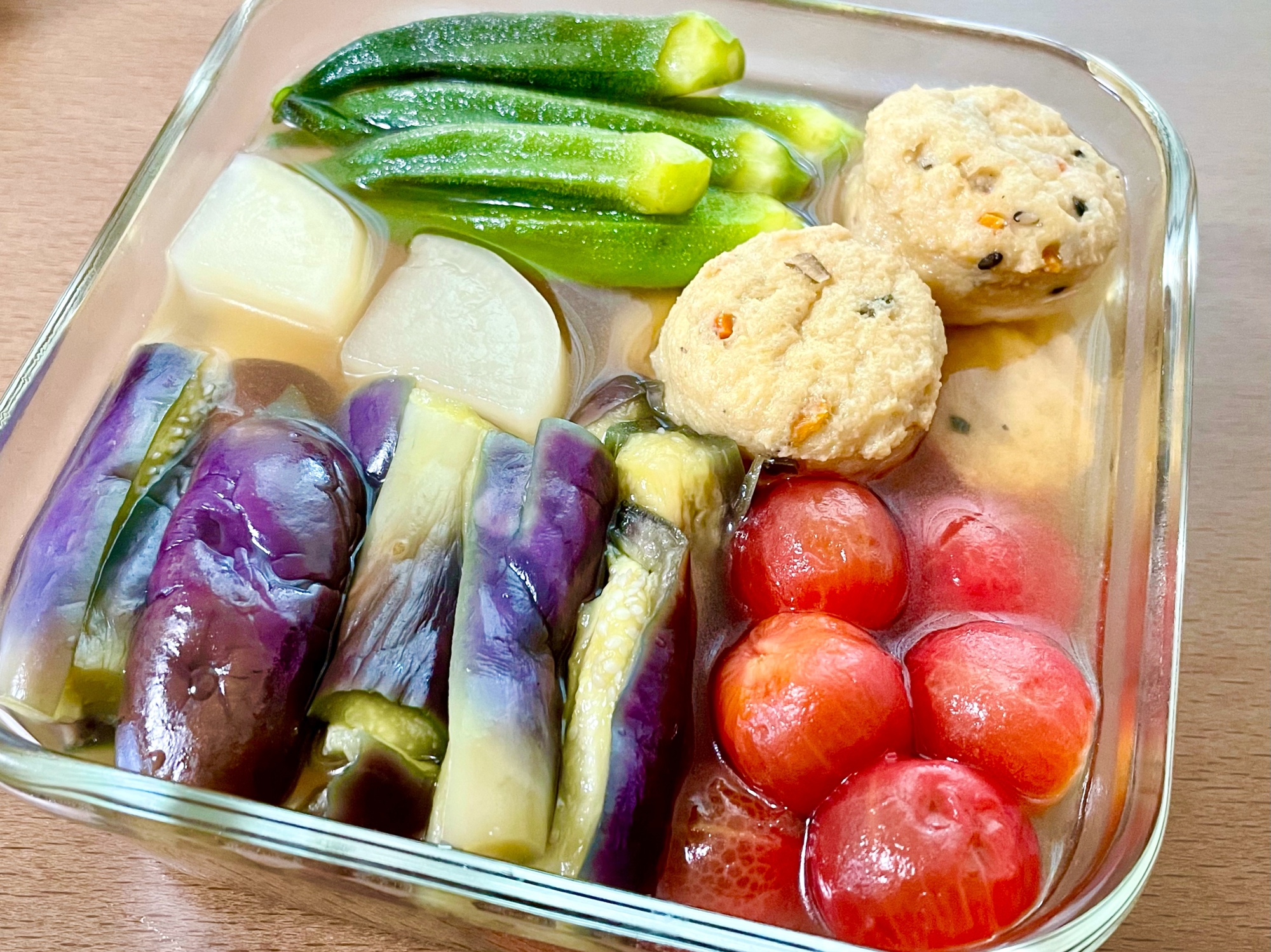 器に入った、夏野菜の冷やしおでん